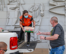 A edição 2021 da campanha Cesta Solidária Paraná, encerrada na terça-feira (06), conseguiu arrecadar mais de 200 toneladas de alimentos. . Foto: Valdelino Pontes