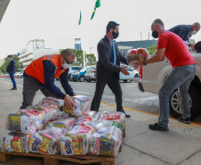 A edição 2021 da campanha Cesta Solidária Paraná, encerrada na terça-feira (06), conseguiu arrecadar mais de 200 toneladas de alimentos. . Foto: Valdelino Pontes