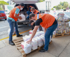 A edição 2021 da campanha Cesta Solidária Paraná, encerrada na terça-feira (06), conseguiu arrecadar mais de 200 toneladas de alimentos. . Foto: Valdelino Pontes