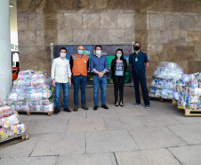 A edição 2021 da campanha Cesta Solidária Paraná, encerrada na terça-feira (06), conseguiu arrecadar mais de 200 toneladas de alimentos. . Foto: Valdelino Pontes