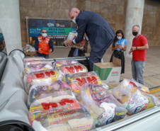 A edição 2021 da campanha Cesta Solidária Paraná, encerrada na terça-feira (06), conseguiu arrecadar mais de 200 toneladas de alimentos. . Foto: Valdelino Pontes