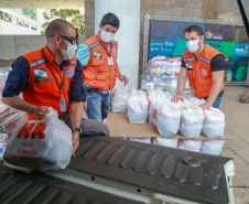 A edição 2021 da campanha Cesta Solidária Paraná, encerrada na terça-feira (06), conseguiu arrecadar mais de 200 toneladas de alimentos. . Foto: Valdelino Pontes