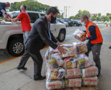 A edição 2021 da campanha Cesta Solidária Paraná, encerrada na terça-feira (06), conseguiu arrecadar mais de 200 toneladas de alimentos. . Foto: Valdelino Pontes