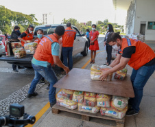 A edição 2021 da campanha Cesta Solidária Paraná, encerrada na terça-feira (06), conseguiu arrecadar mais de 200 toneladas de alimentos. . Foto: Valdelino Pontes