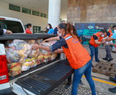 A edição 2021 da campanha Cesta Solidária Paraná, encerrada na terça-feira (06), conseguiu arrecadar mais de 200 toneladas de alimentos. . Foto: Valdelino Pontes