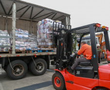 A edição 2021 da campanha Cesta Solidária Paraná, encerrada na terça-feira (06), conseguiu arrecadar mais de 200 toneladas de alimentos. . Foto: Valdelino Pontes