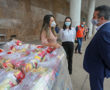 A edição 2021 da campanha Cesta Solidária Paraná, encerrada na terça-feira (06), conseguiu arrecadar mais de 200 toneladas de alimentos. . Foto: Valdelino Pontes