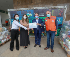 A edição 2021 da campanha Cesta Solidária Paraná, encerrada na terça-feira (06), conseguiu arrecadar mais de 200 toneladas de alimentos. . Foto: Valdelino Pontes