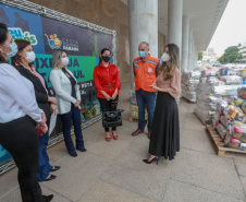 A edição 2021 da campanha Cesta Solidária Paraná, encerrada na terça-feira (06), conseguiu arrecadar mais de 200 toneladas de alimentos. . Foto: Valdelino Pontes