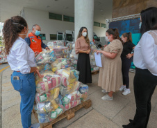 A edição 2021 da campanha Cesta Solidária Paraná, encerrada na terça-feira (06), conseguiu arrecadar mais de 200 toneladas de alimentos. . Foto: Valdelino Pontes