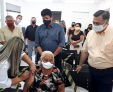 Vacinação contra a Covid-19 em Sertaneja. Foto:SESA