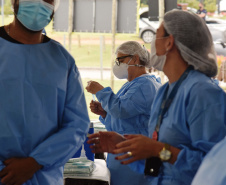 O Paraná iniciou a campanha nacional de vacinação contra a influenza nesta segunda-feira (12). A meta é imunizar contra a gripe pelo menos 90% do público-alvo, estimado em 4,4 milhões de pessoas.  -  Curitiba, 12/04/2021  -  Foto: Américo Antonio/SESA