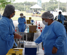 O Paraná iniciou a campanha nacional de vacinação contra a influenza nesta segunda-feira (12). A meta é imunizar contra a gripe pelo menos 90% do público-alvo, estimado em 4,4 milhões de pessoas.  -  Curitiba, 12/04/2021  -  Foto: Américo Antonio/SESA