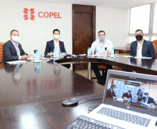 A Copel firmou um convênio de cooperação técnica com a ANDE, empresa de energia do Paraguai, para trocar experiências e conhecimento nas áreas de distribuição, geração, comercialização e transmissão de energia. O acordo foi assinado na manhã desta segunda-feira (12), em reunião virtual realizada com diretores das duas empresas.  Foto: Valdenir Daniel Cavalheiro