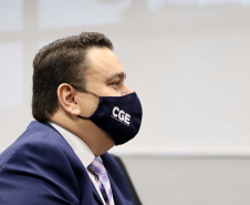 O trabalho alinhado da empresa pública Portos do Paraná e a Controladoria-Geral do Estado (CGE) busca garantir maior segurança jurídica e de gestão à atividade portuária. Esse foi um dos assuntos tratados durante o encontro do presidente da Portos do Paraná, Luiz Fernando Garcia, e diretores da empresa, com o controlador-geral do Estado, Raul Siqueira, nesta terça-feira (13).

Foto: Claudio Neves/Portos do Paraná