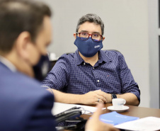 O trabalho alinhado da empresa pública Portos do Paraná e a Controladoria-Geral do Estado (CGE) busca garantir maior segurança jurídica e de gestão à atividade portuária. Esse foi um dos assuntos tratados durante o encontro do presidente da Portos do Paraná, Luiz Fernando Garcia, e diretores da empresa, com o controlador-geral do Estado, Raul Siqueira, nesta terça-feira (13).

Foto: Claudio Neves/Portos do Paraná