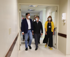 O governador Carlos Massa Ratinho Junior visita nesta quarta-feira (14) o Hospital Regional São Sebastião, na Lapa. A Secretaria de Estado da Saúde disponibiliza seis leitos de UTI no hospital.  A unidade já conta com 40 leitos de enfermaria na estratégia de combate à Covid-19.  14/04/2021 - Foto: Geraldo Bubniak/AEN