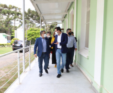 O governador Carlos Massa Ratinho Junior visita nesta quarta-feira (14) o Hospital Regional São Sebastião, na Lapa. A Secretaria de Estado da Saúde disponibiliza seis leitos de UTI no hospital.  A unidade já conta com 40 leitos de enfermaria na estratégia de combate à Covid-19.  14/04/2021 - Foto: Geraldo Bubniak/AEN