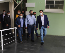 O governador Carlos Massa Ratinho Junior visita nesta quarta-feira (14) o Hospital Regional São Sebastião, na Lapa. A Secretaria de Estado da Saúde disponibiliza seis leitos de UTI no hospital.  A unidade já conta com 40 leitos de enfermaria na estratégia de combate à Covid-19.  14/04/2021 - Foto: Geraldo Bubniak/AEN