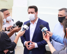 O governador Carlos Massa Ratinho Junior visita nesta quarta-feira (14) o Hospital Regional São Sebastião, na Lapa. A Secretaria de Estado da Saúde disponibiliza seis leitos de UTI no hospital.  A unidade já conta com 40 leitos de enfermaria na estratégia de combate à Covid-19.  14/04/2021 - Foto: Geraldo Bubniak/AEN