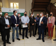 O governador Carlos Massa Ratinho Junior visita nesta quarta-feira (14) o Hospital Regional São Sebastião, na Lapa. A Secretaria de Estado da Saúde disponibiliza seis leitos de UTI no hospital.  A unidade já conta com 40 leitos de enfermaria na estratégia de combate à Covid-19.  14/04/2021 - Foto: Geraldo Bubniak/AEN