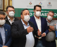 O governador Carlos Massa Ratinho Junior visita nesta quarta-feira (14) o Hospital Regional São Sebastião, na Lapa. A Secretaria de Estado da Saúde disponibiliza seis leitos de UTI no hospital.  A unidade já conta com 40 leitos de enfermaria na estratégia de combate à Covid-19.  14/04/2021 - Foto: Geraldo Bubniak/AEN