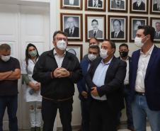 O governador Carlos Massa Ratinho Junior visita nesta quarta-feira (14) o Hospital Regional São Sebastião, na Lapa. A Secretaria de Estado da Saúde disponibiliza seis leitos de UTI no hospital.  A unidade já conta com 40 leitos de enfermaria na estratégia de combate à Covid-19.  14/04/2021 - Foto: Geraldo Bubniak/AEN