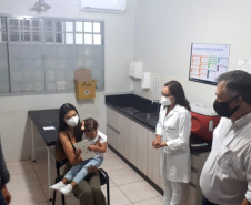 JARDIM ALEGRE  - INFLUENZA -  Em paralelo à campanha de vacinação contra a Covid-19, a vacinação contra a gripe também está em andamento. No município de Jardim Alegre, houve divisão dos períodos para os públicos. O secretário estadual da Saúde, Beto Preto, acompanhou a vacinação  -  Jardim Alegre, 17/04/2021  -  Foto: SESA