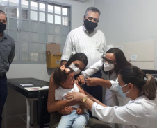 JARDIM ALEGRE  - INFLUENZA - Em paralelo à campanha de vacinação contra a Covid-19, a vacinação contra a gripe também está em andamento. No município de Jardim Alegre, houve divisão dos períodos para os públicos. O secretário estadual da Saúde, Beto Preto, acompanhou a vacinação  -  Jardim Alegre, 17/04/2021  -  Foto: SESA