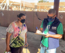 A equipe do programa CGE Itinerante, da Controladoria-Geral do Estadol (CGE), concluiumais um roteiro pelas cidades do interior do Paraná. Os servidores conferiram a distribuiçãoda vacina contra a Covid-19 e dos kits de merenda escolar para famílias com filhos na red estadual.  -  Foto: Divulgação CGE 