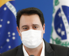 O Governo do Estado lançou nesta terça-feira (20) um novo pacote social voltado para ajudar as famílias mais vulneráveis do Paraná. Serão R$ 109 milhões divididos em seis ações como forma de amenizar o impacto da pandemia da Covid-19 no dia a dia dos cidadãos. O programa foi apresentado pelo governador Carlos Massa Ratinho Junior aos deputados estaduais em encontro virtual. Foto: Jonathan Campos/AEM