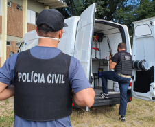 A Polícia Civil do Paraná (PCPR) agora conta com oficina móvel para manutenção de armas e treinamento. Uma van foi equipada com ferramentas que permitem que os policiais civis aprendam e realizem o reparo do armamento. O objetivo é atender os profissionais de todo o Estado, principalmente dos municípios do Interior. -  Foto: Polícia Civil do Paraná