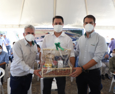 O governador Carlos Massa Ratingo Junior participou nesta quinta-feira (22) da entrega de um novo frigorífico para abate e processamento de peixes em Alvorada do Sul, no Norte Pioneiro.  -  Alvorada do Sul, 22/04/2021  -  Foto: Ari Dias/AEN
