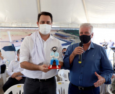 O governador Carlos Massa Ratingo Junior participou nesta quinta-feira (22) da entrega de um novo frigorífico para abate e processamento de peixes em Alvorada do Sul, no Norte Pioneiro.  -  Alvorada do Sul, 22/04/2021  -  Foto: Ari Dias/AEN