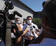 O governador Carlos Massa Ratingo Junior participou nesta quinta-feira (22) da entrega de um novo frigorífico para abate e processamento de peixes em Alvorada do Sul, no Norte Pioneiro.  -  Alvorada do Sul, 22/04/2021  -  Foto: Ari Dias/AEN