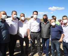 O governador Carlos Massa Ratingo Junior participou nesta quinta-feira (22) da entrega de um novo frigorífico para abate e processamento de peixes em Alvorada do Sul, no Norte Pioneiro.  -  Alvorada do Sul, 22/04/2021  -  Foto: Ari Dias/AEN