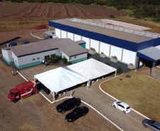 O governador Carlos Massa Ratingo Junior participou nesta quinta-feira (22) da entrega de um novo frigorífico para abate e processamento de peixes em Alvorada do Sul, no Norte Pioneiro.  -  Alvorada do Sul, 22/04/2021  -  Foto: Ari Dias/AEN