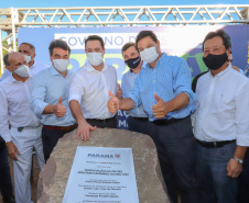 O governador Carlos Massa Ratinho Junior participou nesta quinta-feira (22) do lançamento da pedra fundamental das novas obras de duplicação da PR-323, no Noroeste do Estado. O trecho que recebe as intervenções tem 6,3 quilômetros, entre Doutor Camargo e o Rio Ivaí, com investimento de R$ 38,3 milhões, fruto da parceria com o Banco Interamericano do Desenvolvimento (BID). - Foto: Geraldo Bubniak/AEN