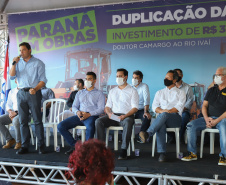 O governador Carlos Massa Ratinho Junior participou nesta quinta-feira (22) do lançamento da pedra fundamental das novas obras de duplicação da PR-323, no Noroeste do Estado. O trecho que recebe as intervenções tem 6,3 quilômetros, entre Doutor Camargo e o Rio Ivaí, com investimento de R$ 38,3 milhões, fruto da parceria com o Banco Interamericano do Desenvolvimento (BID).- Foto: Geraldo Bubniak/AEN