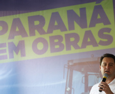 O governador Carlos Massa Ratinho Junior participou nesta quinta-feira (22) do lançamento da pedra fundamental das novas obras de duplicação da PR-323, no Noroeste do Estado. O trecho que recebe as intervenções tem 6,3 quilômetros, entre Doutor Camargo e o Rio Ivaí, com investimento de R$ 38,3 milhões, fruto da parceria com o Banco Interamericano do Desenvolvimento (BID).Foto: Jonathan Campos/AEN