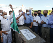 O governador Carlos Massa Ratinho Junior participou nesta quinta-feira (22) do lançamento da pedra fundamental das novas obras de duplicação da PR-323, no Noroeste do Estado. O trecho que recebe as intervenções tem 6,3 quilômetros, entre Doutor Camargo e o Rio Ivaí, com investimento de R$ 38,3 milhões, fruto da parceria com o Banco Interamericano do Desenvolvimento (BID).Foto: Jonathan Campos/AEN