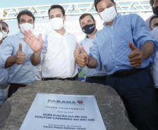 O governador Carlos Massa Ratinho Junior participou nesta quinta-feira (22) do lançamento da pedra fundamental das novas obras de duplicação da PR-323, no Noroeste do Estado. O trecho que recebe as intervenções tem 6,3 quilômetros, entre Doutor Camargo e o Rio Ivaí, com investimento de R$ 38,3 milhões, fruto da parceria com o Banco Interamericano do Desenvolvimento (BID).Foto: Jonathan Campos/AEN