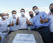 O governador Carlos Massa Ratinho Junior participou nesta quinta-feira (22) do lançamento da pedra fundamental das novas obras de duplicação da PR-323, no Noroeste do Estado. O trecho que recebe as intervenções tem 6,3 quilômetros, entre Doutor Camargo e o Rio Ivaí, com investimento de R$ 38,3 milhões, fruto da parceria com o Banco Interamericano do Desenvolvimento (BID).Foto: Jonathan Campos/AEN