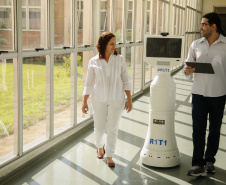 Robô usado no HUM é considerado uma das principais iniciativas no uso da inteligência artificial na América Latina. FOTO:UEM