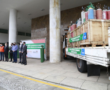 Doação de Cilindros da Copel para Secretária Estadual da Saúde. Secretario Saude Beto Preto, diretor presidente da Copel Daniel Pimentel Slaviero, diretor presidente da Copel Distribuição, Maximiliano Orfalil, gerente geral da Refinaria Presidente Getúlio Vargas (Repar), Felipe Leonardo Gomes e o pressidente da Assembleia Legislativa do Paraná, Ademar Traiano -  Curitiba, 27/04/2021  -  Foto: Valdelino Pontes