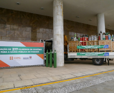 27.04.2021 - Doação de Cilindros da Copel para Sesa.
Secretario Saude Beto Preto, diretor presidente da Copel Daniel Pimentel Slaviero, diretor presidente da Copel Distribuição, Maximiliano Orfalil ,Felipe Leonardo Gomes, gerente geral da Refinaria Presidente Getúlio Vargas (Repar) e Ademar Traiano presidente da Assembleia.
Foto Gilson Abreu/AEN