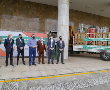 27.04.2021 - Doação de Cilindros da Copel para Sesa.
Secretario Saude Beto Preto, diretor presidente da Copel Daniel Pimentel Slaviero, diretor presidente da Copel Distribuição, Maximiliano Orfalil ,Felipe Leonardo Gomes, gerente geral da Refinaria Presidente Getúlio Vargas (Repar) e Ademar Traiano presidente da Assembleia.
Foto Gilson Abreu/AEN