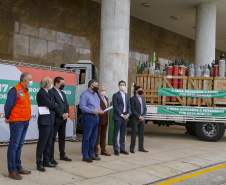 27.04.2021 - Doação de Cilindros da Copel para Sesa.
Secretario Saude Beto Preto, diretor presidente da Copel Daniel Pimentel Slaviero, diretor presidente da Copel Distribuição, Maximiliano Orfalil ,Felipe Leonardo Gomes, gerente geral da Refinaria Presidente Getúlio Vargas (Repar) e Ademar Traiano presidente da Assembleia.
Foto Gilson Abreu/AEN