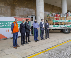 27.04.2021 - Doação de Cilindros da Copel para Sesa.
Secretario Saude Beto Preto, diretor presidente da Copel Daniel Pimentel Slaviero, diretor presidente da Copel Distribuição, Maximiliano Orfalil ,Felipe Leonardo Gomes, gerente geral da Refinaria Presidente Getúlio Vargas (Repar) e Ademar Traiano presidente da Assembleia.
Foto Gilson Abreu/AEN