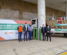 27.04.2021 - Doação de Cilindros da Copel para Sesa.
Secretario Saude Beto Preto, diretor presidente da Copel Daniel Pimentel Slaviero, diretor presidente da Copel Distribuição, Maximiliano Orfalil ,Felipe Leonardo Gomes, gerente geral da Refinaria Presidente Getúlio Vargas (Repar) e Ademar Traiano presidente da Assembleia.
Foto Gilson Abreu/AEN